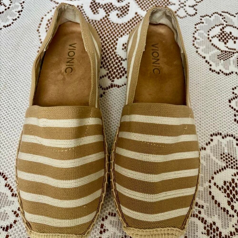 Vionic Women's Tan and Cream Espadrilles
